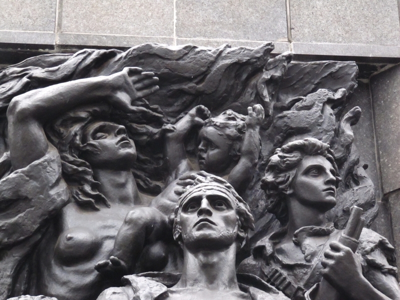 Memorial to Warsaw Ghetto Uprising, ghetto uprising sculpture