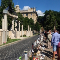 13448522-Budapest-Holocaust-Memorial02.jpg