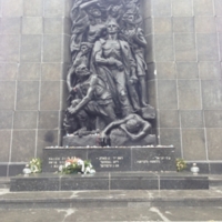13448575-Warsaw-Heros-Memorial01.jpg